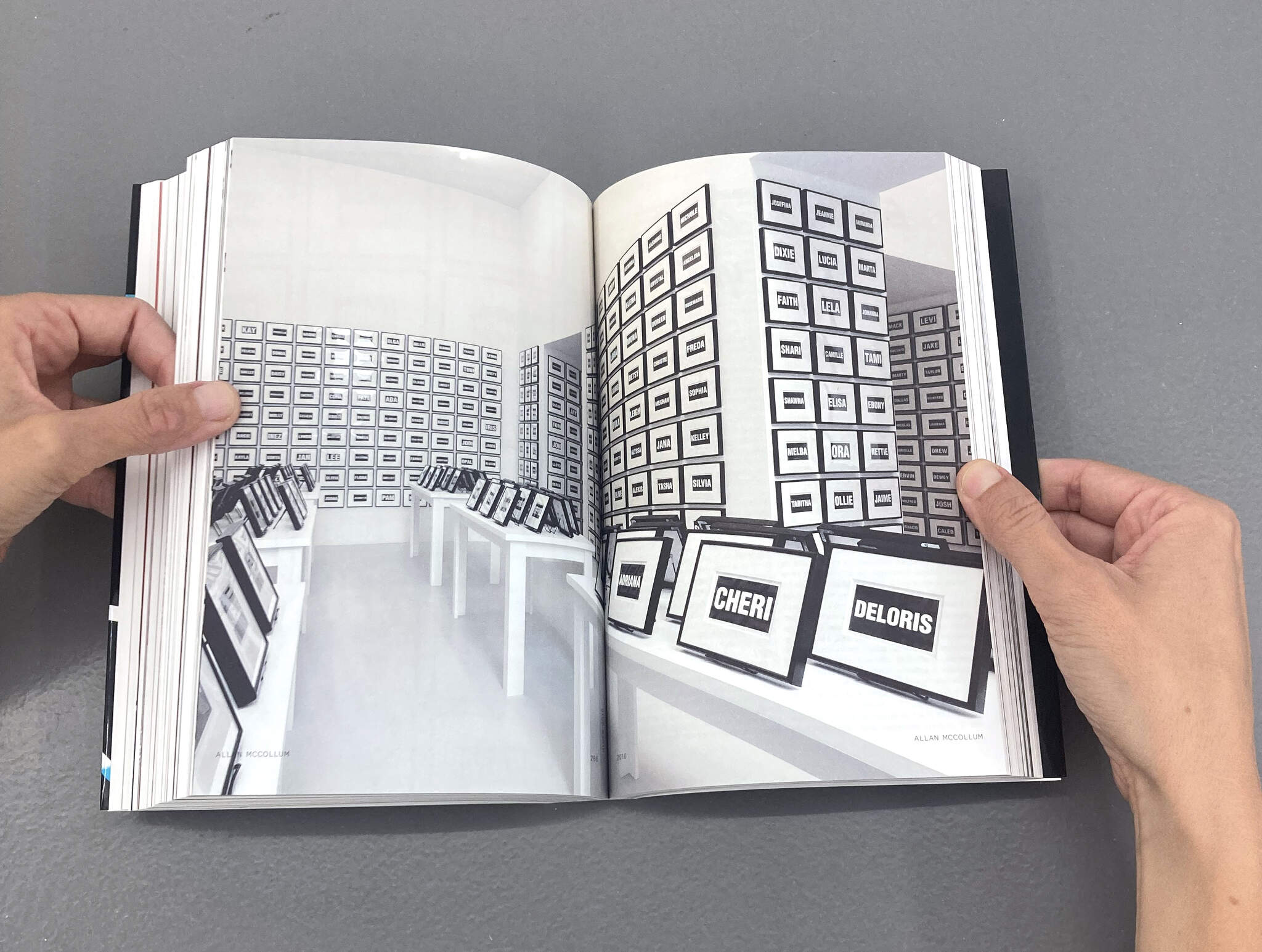 Depuis 1999, Premier catalogue rétrospectif de La Salle de bains