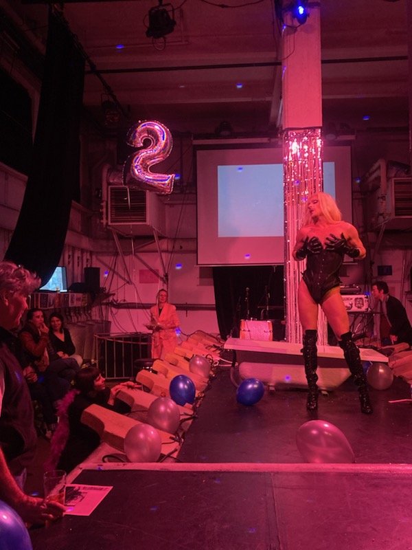 Fête ses vingt-cinq ans La fête - La Salle de bains