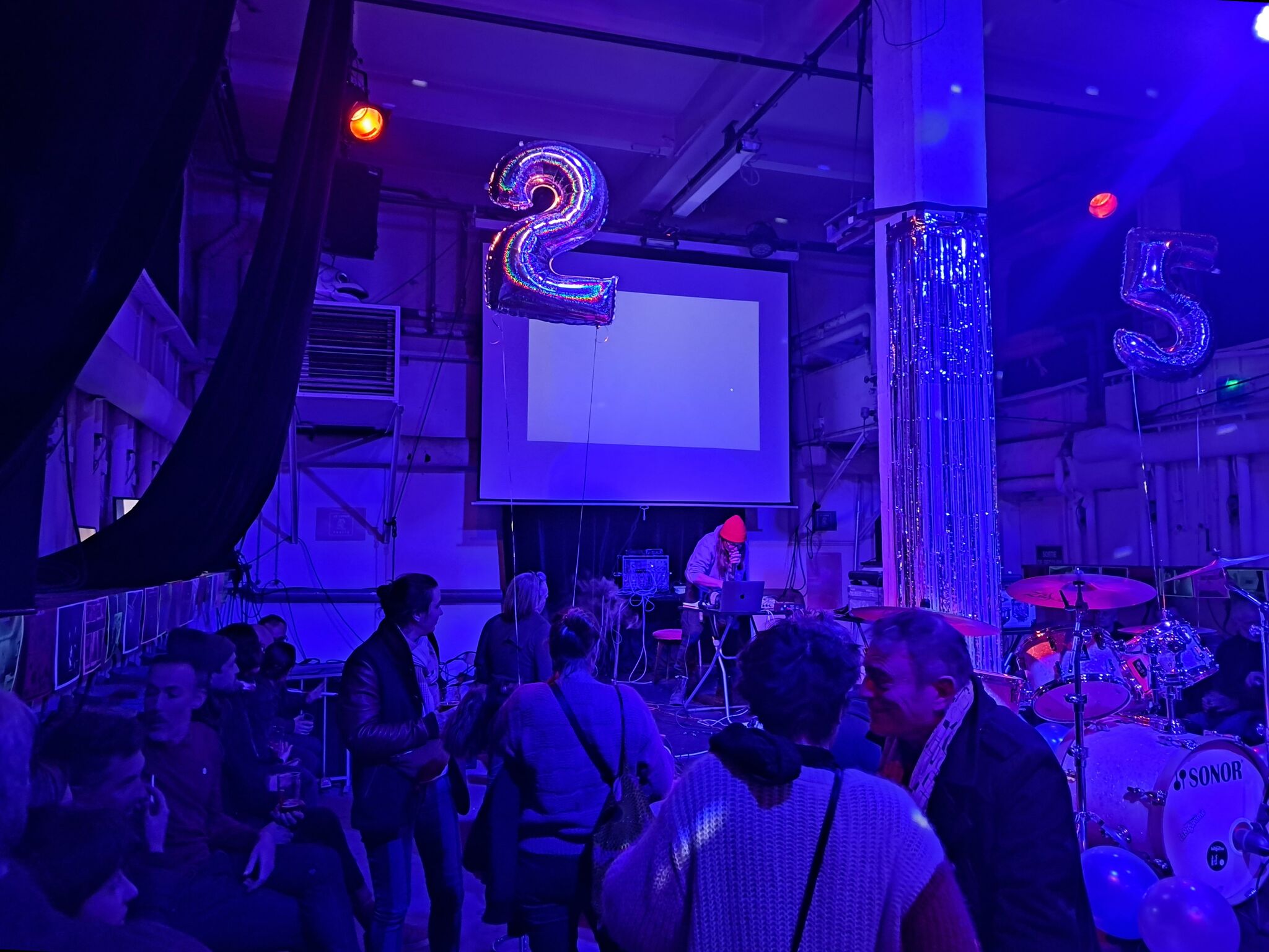 Fête ses vingt-cinq ans La fête - La Salle de bains